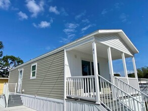 Building Photo - 1701 Post Rd