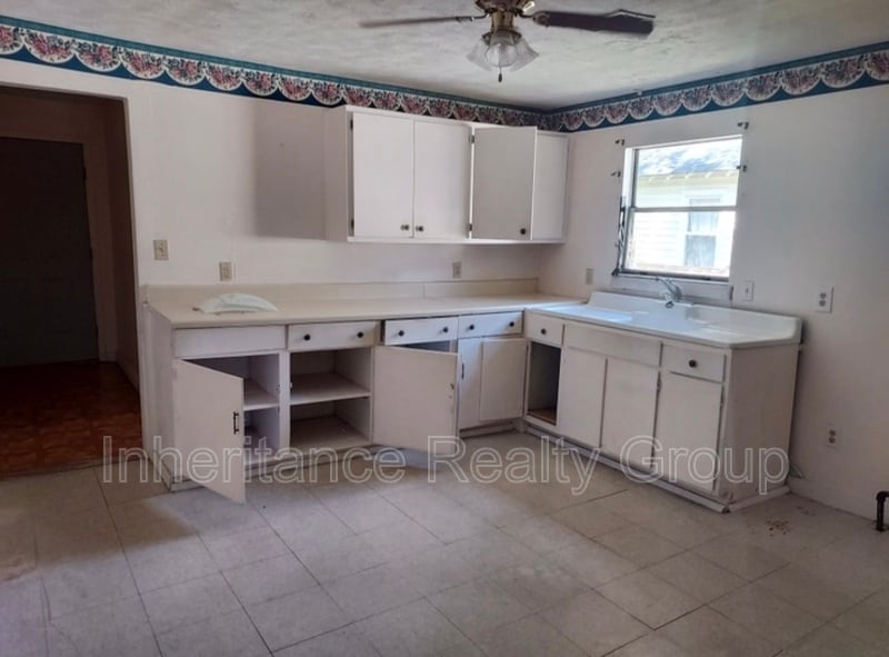 Building Photo - 4615 Holly Ave