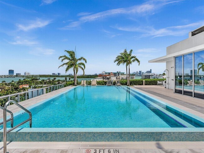 Foto del edificio - 9940 W Bay Harbor Dr