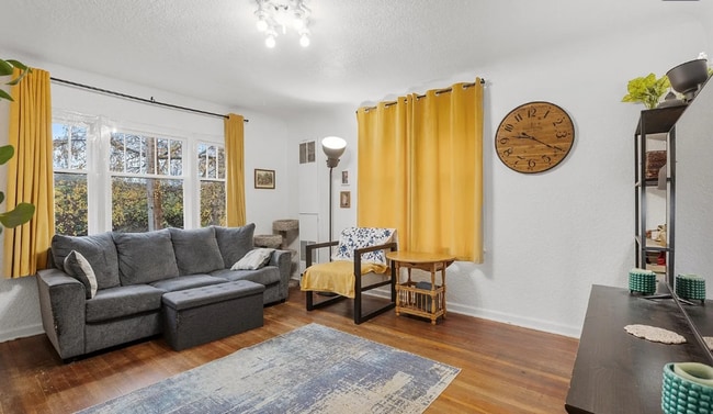 Building Photo - Charming DADU 2BD 1 BA