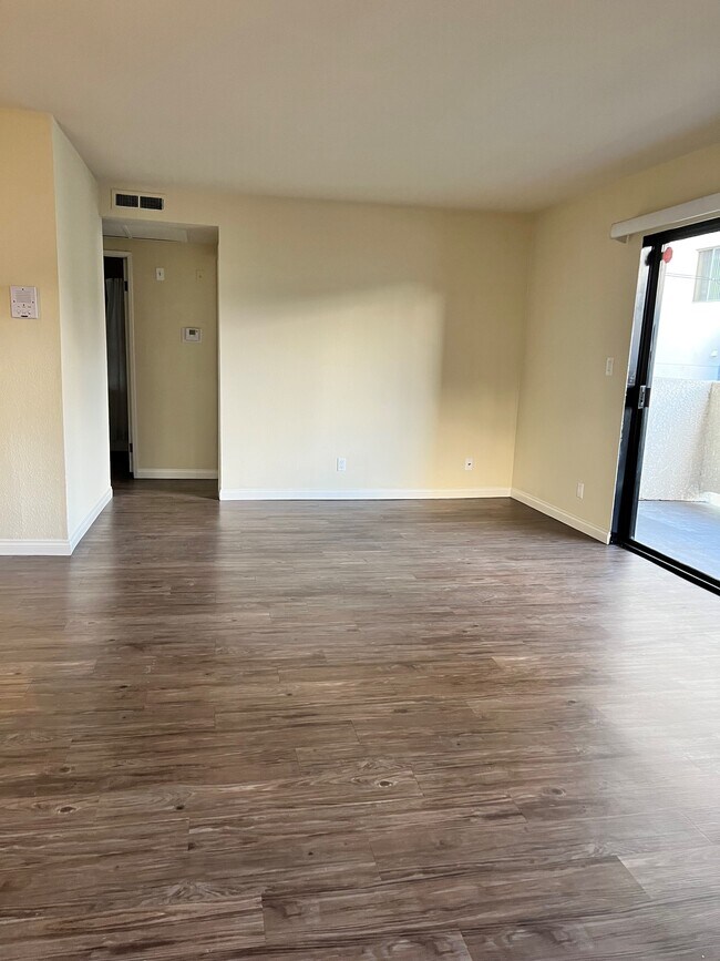 Foto del edificio - 2425 Purdue Ave