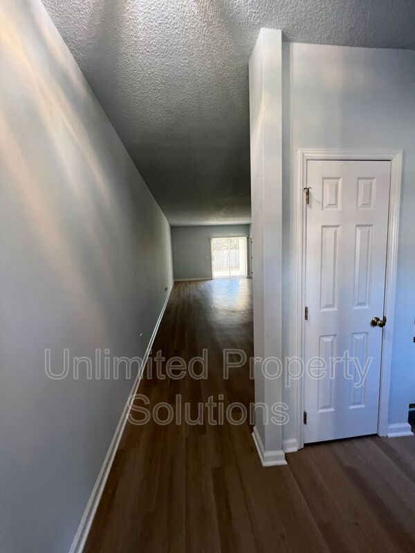 Foto del edificio - 733 Bragg Dr