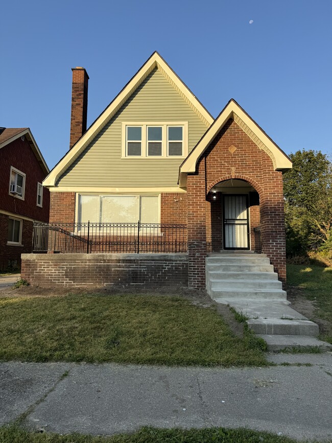 Building Photo - 5741 Lakewood St