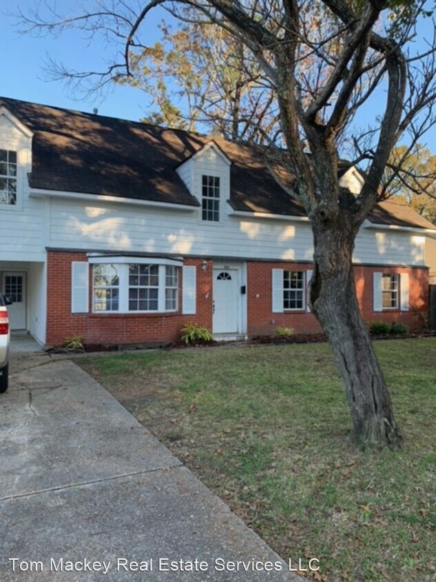 Foto principal - 6 br, 3 bath House - 1133 S. Burgess Dr.
