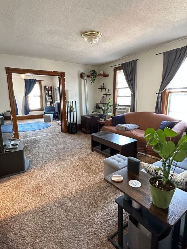 Building Photo - North East, Upper Level Duplex W/Office Ro...