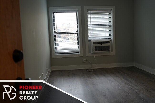 Foto del edificio - 503 W Belmont Ave
