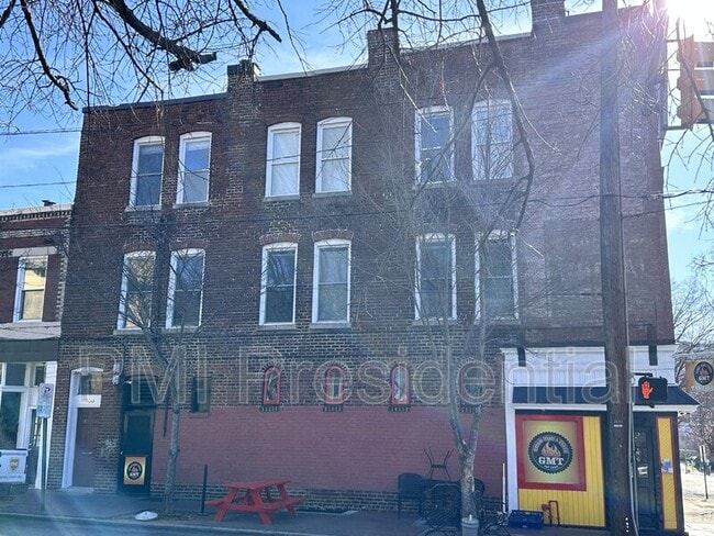 Building Photo - 200 E Main St