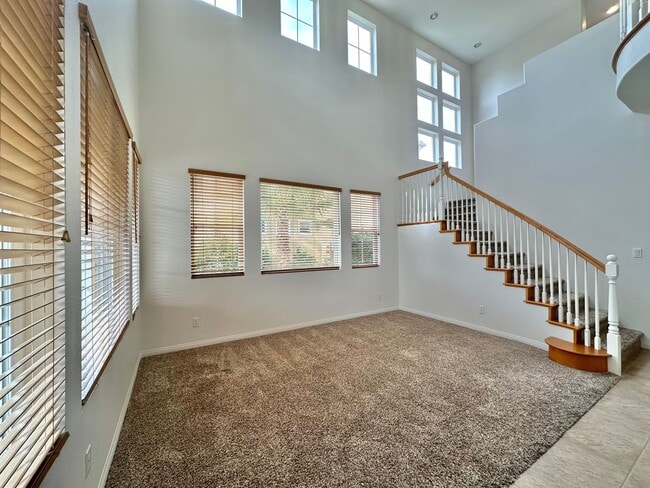 Foto del edificio - Stunning 3BR+Den Tuscan Villa in Torrey Del Mar - Your Dream Home Awaits - More Photos Coming Soon!