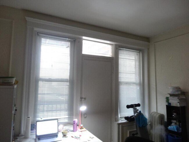 Building Photo - 45 Ashford St