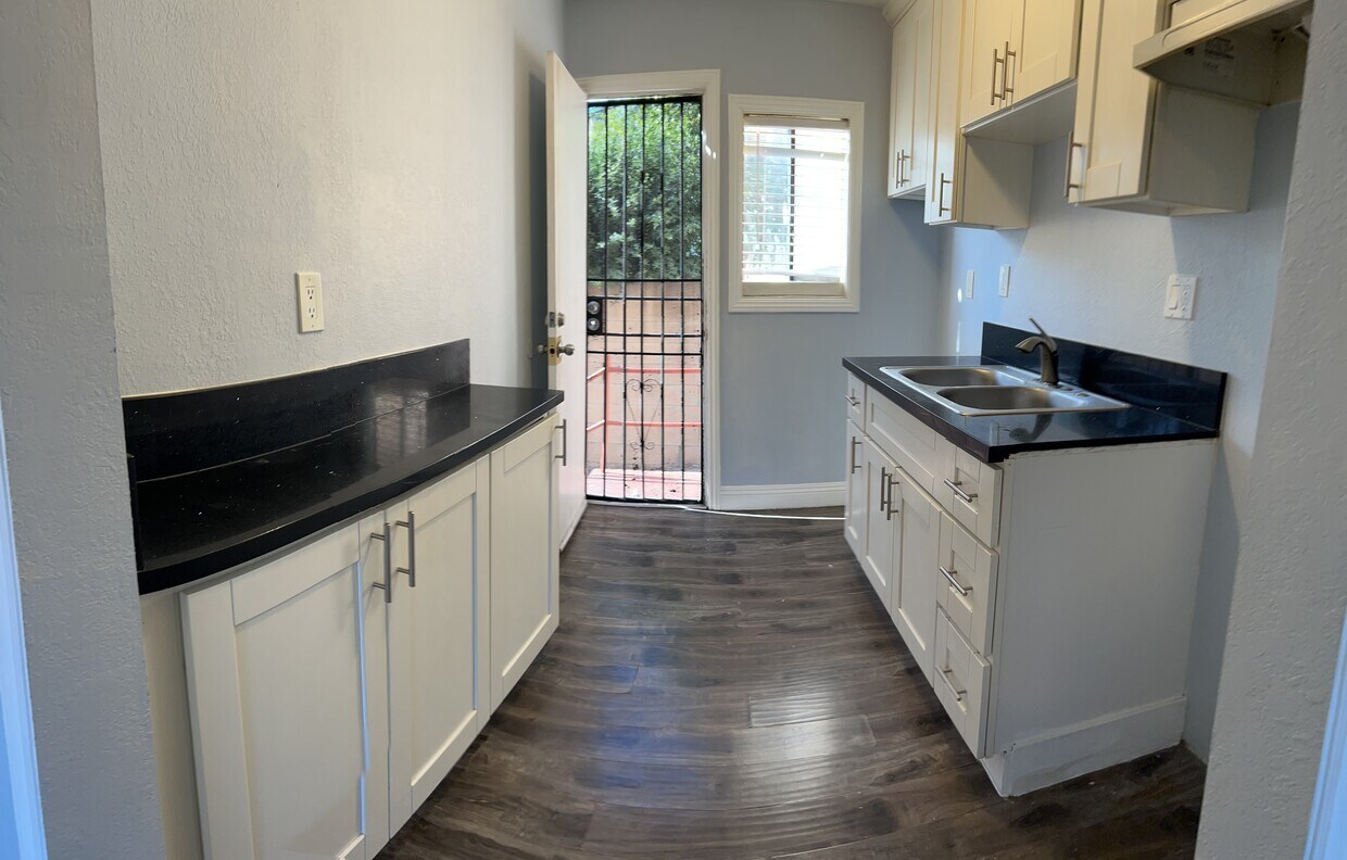 Foto del edificio - 2110 Keith St