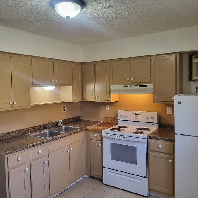 Foto del edificio - 1019 Colonial Dr