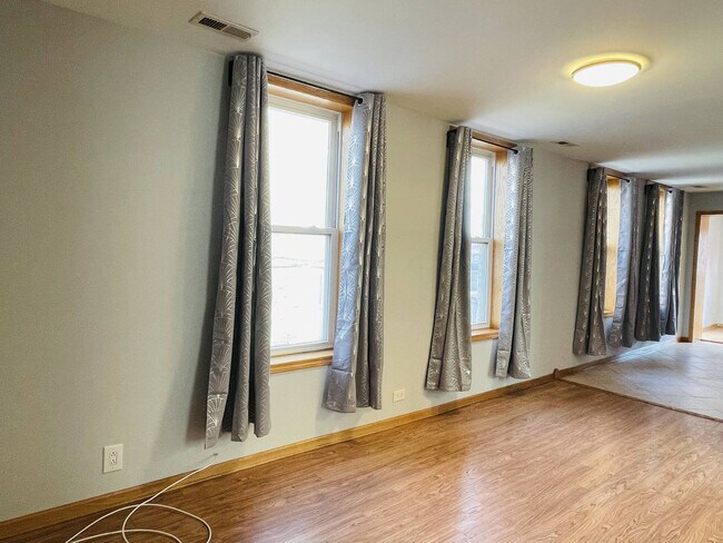 Foto del edificio - 3259 S Wood St
