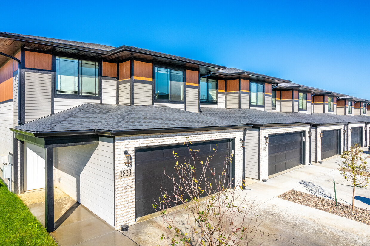 Primary Photo - Townhomes at Tanglefoot Crossing