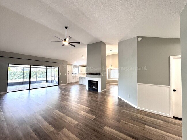 Building Photo - 3847 Biscayne Dr