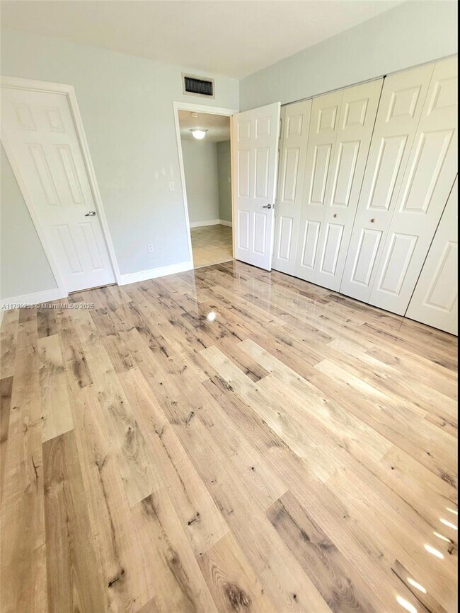 Foto del edificio - 7130 NW 179th St