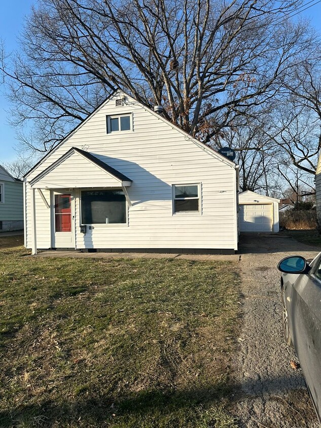 Primary Photo - Youngstown 3 Bedroom House