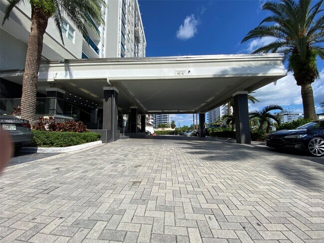 Foto del edificio - 6770 Indian Creek Dr