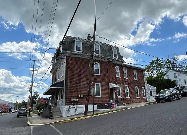 Side View - 400 S Main St
