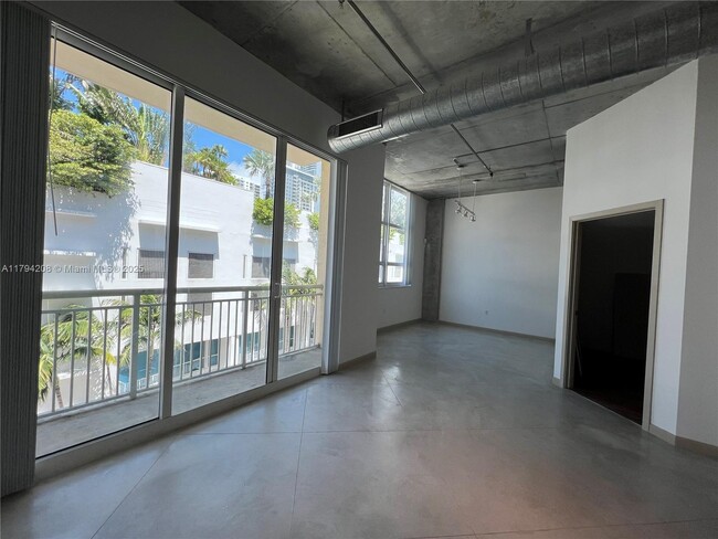 Building Photo - 2001 Biscayne Blvd