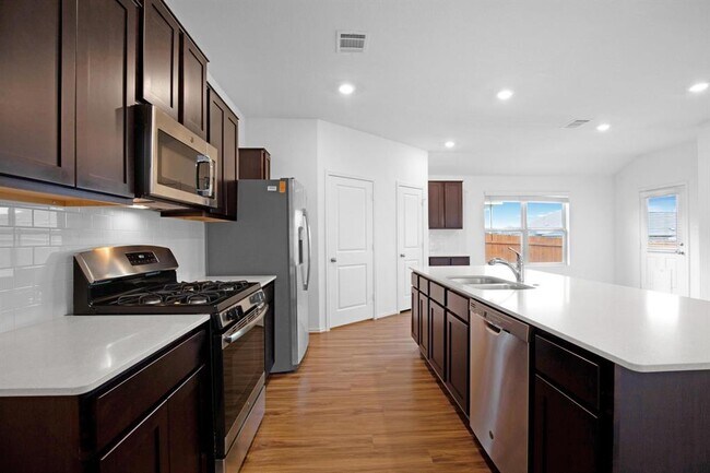 Foto del edificio - 21409 Resource Rd