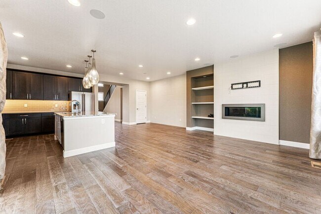 Foto del edificio - Modern End Unit in the Meadows!