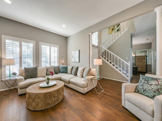 Foto del edificio - 10805 Stone Canyon Rd