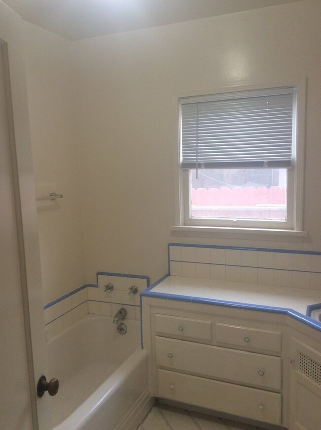 Building Photo - 426 Highland Dr