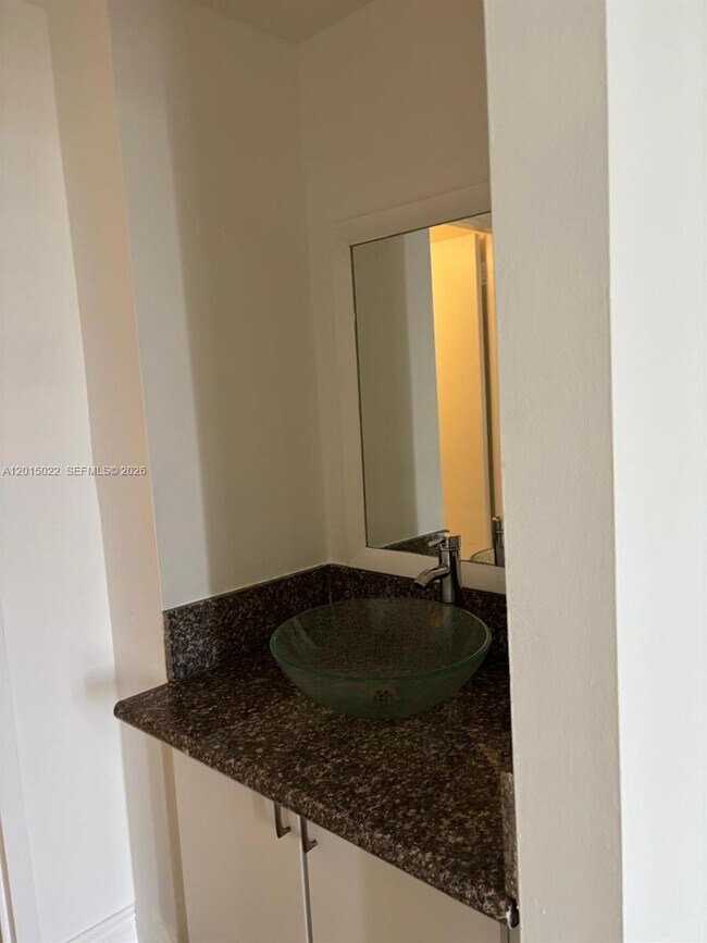 Foto del edificio - 2350 NE 135th St