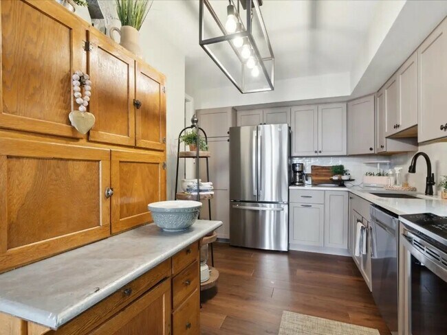 Foto del edificio - 2222 1st Ave NE