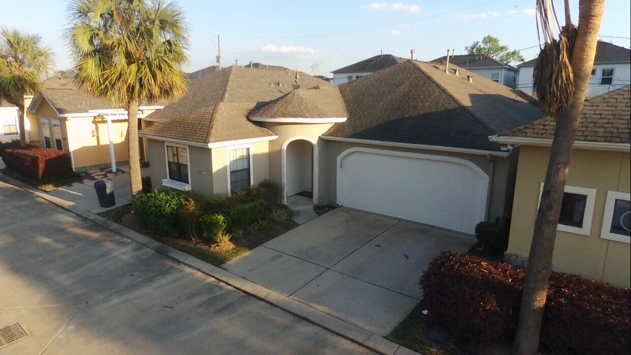 Foto principal - 6057 Yale St