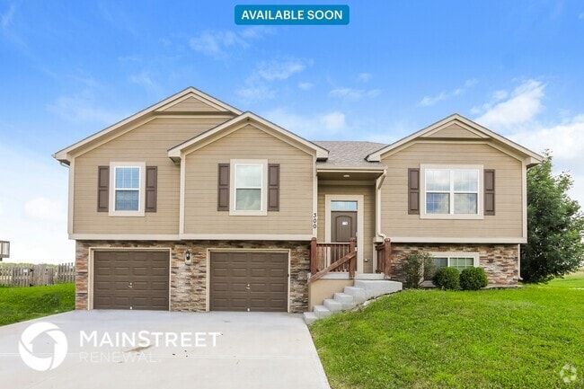 Building Photo - 300 Golfview Dr