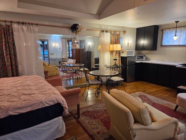 Building Photo - 1524 Brawne Ave NW