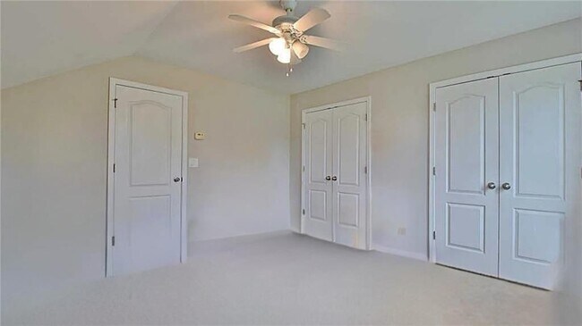 Foto del edificio - 2717 Mt Carmel Rd