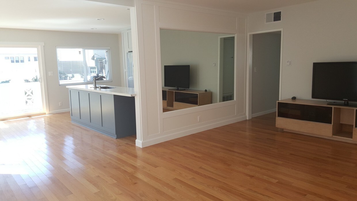 1041 Lincoln Blvd, Santa Monica, CA 90403 Condo for Rent in Santa Monica, CA