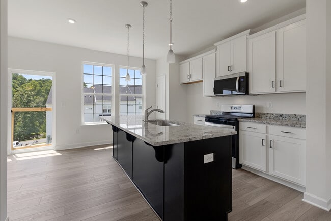 Open kitchen & dining - 36 Dover Ct