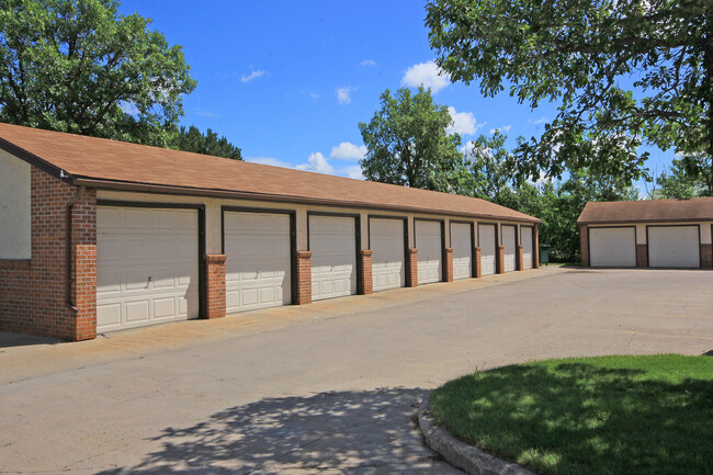 Garage (additional charge) - Gatewood Park