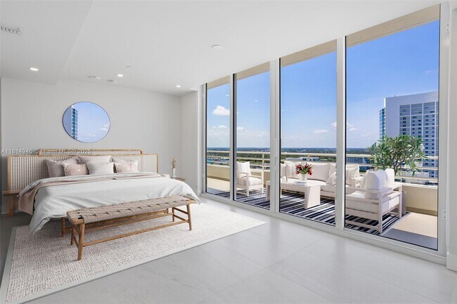 Foto del edificio - 555 NE 34th St