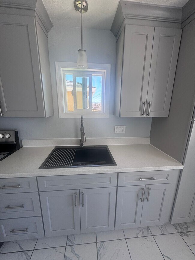 Building Photo - Rare waterfront rental home opportunity at the blue sky Marina in Antioch!