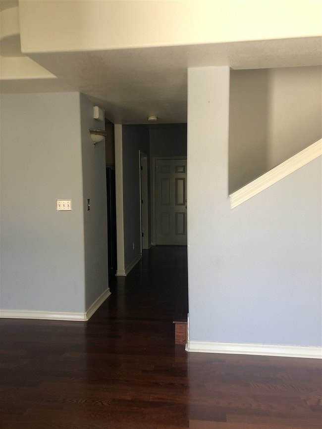 Building Photo - 1000 Ranchway Dr