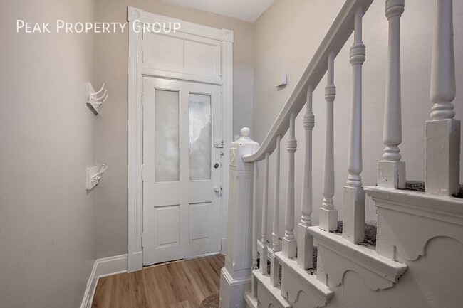 Building Photo - Renovated 2 bedroom in the heart of East W...