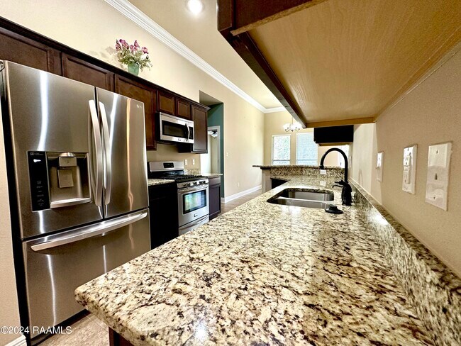 Foto del edificio - 114 Clover Leaf Dr