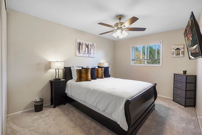 Foto del edificio - 2323 Woodview Ln