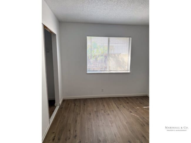 Building Photo - Spacious 2br/1ba, LOW Sec. Deposit, NEW FLOORS, LRG. Bedroooms, Private Patio, Garage!!