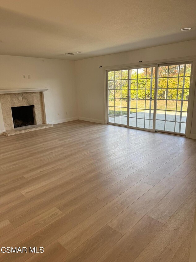 Building Photo - 161 Teasdale St