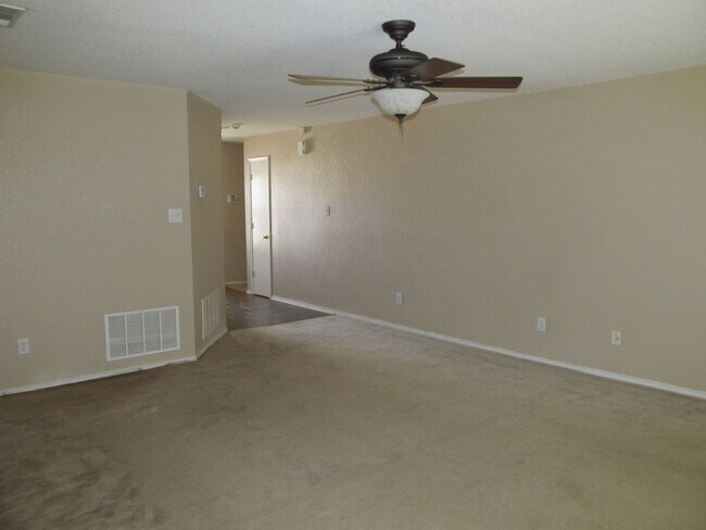 Building Photo - 3210 Viewcrest Dr