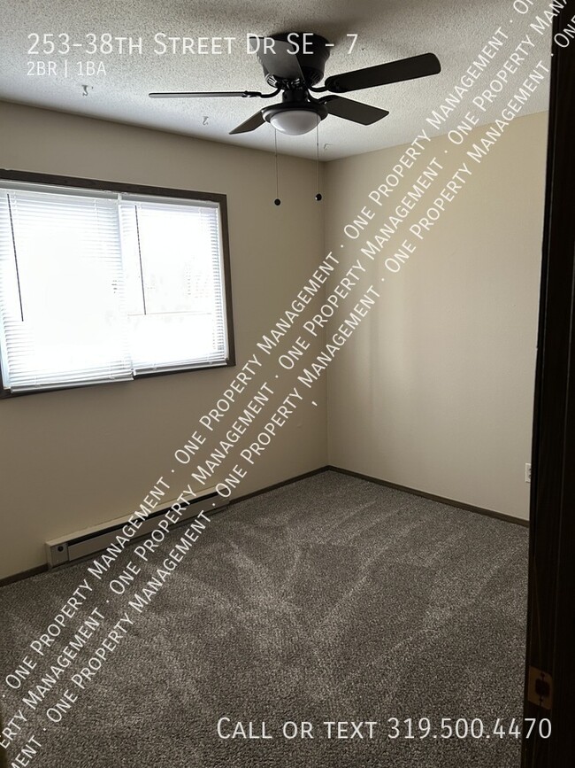 Foto del edificio - 253-38th Street Dr SE -7