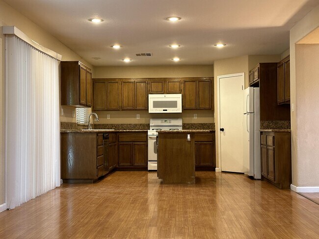 Foto del edificio - 5537 Spruce Hill Ct