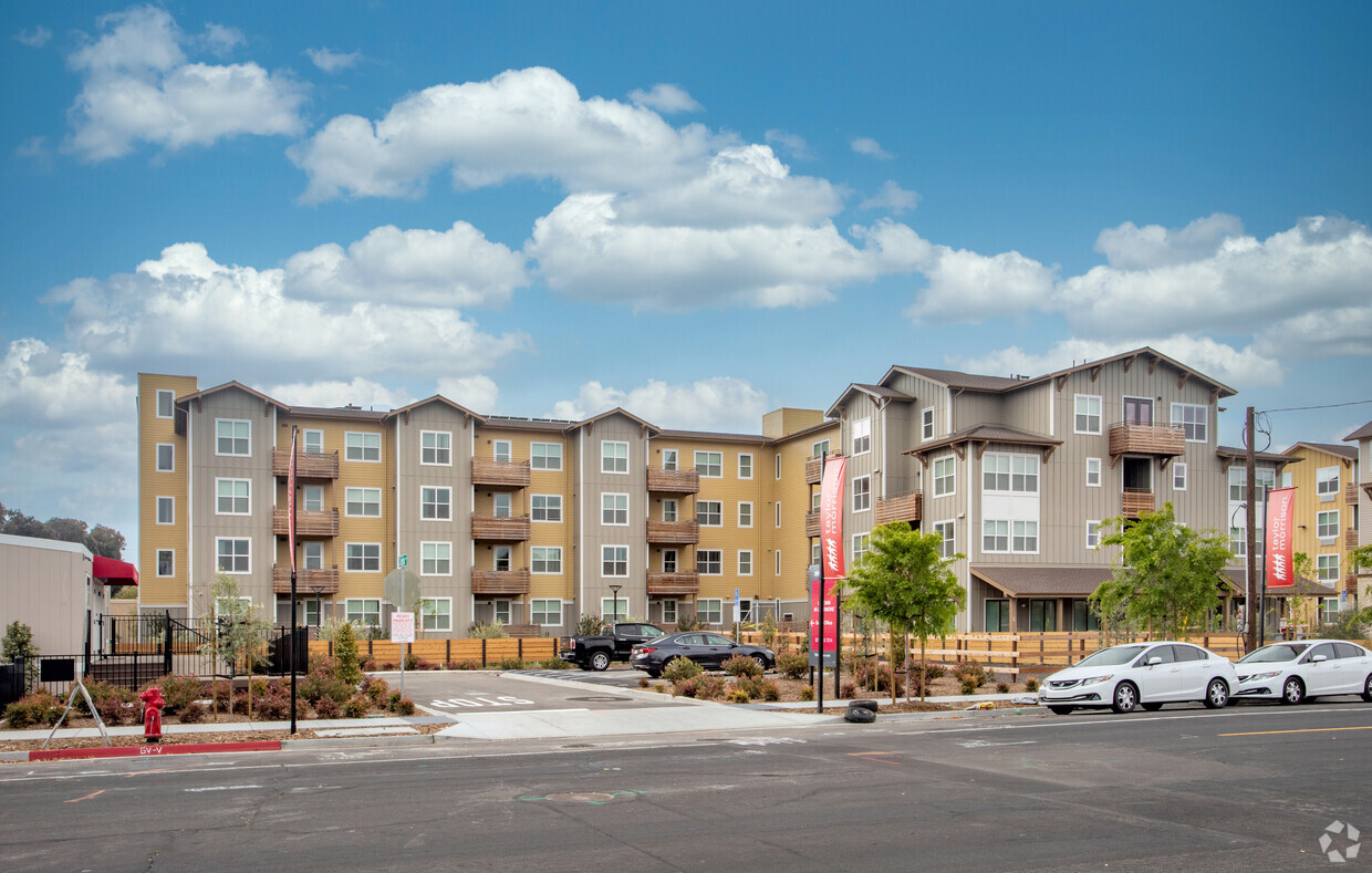 Primary Photo - Chestnut Square Family Housing