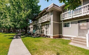 Building Photo - 1456 Falcon Dr