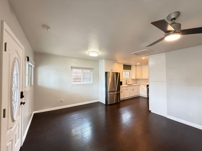 Foto del edificio - Charming Long Beach Home with Bonus Spaces!